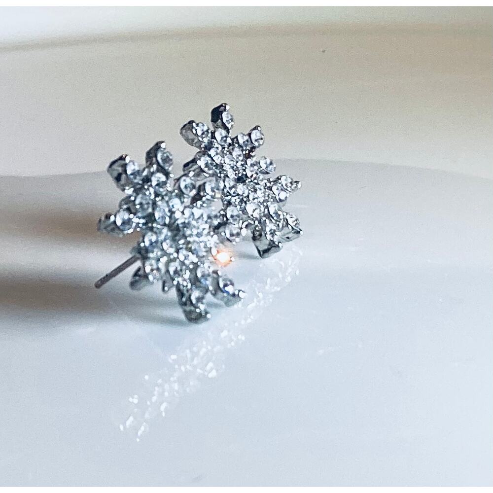 Snowflake Rhinestone Stud Earrings - Picture 7 of 7